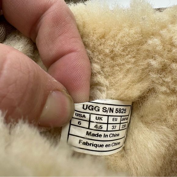 UGG Classic Short Womens 6 Ankle Boots Booties Winter Fall Pull On Sherpa Lined - Picture 7 of 9